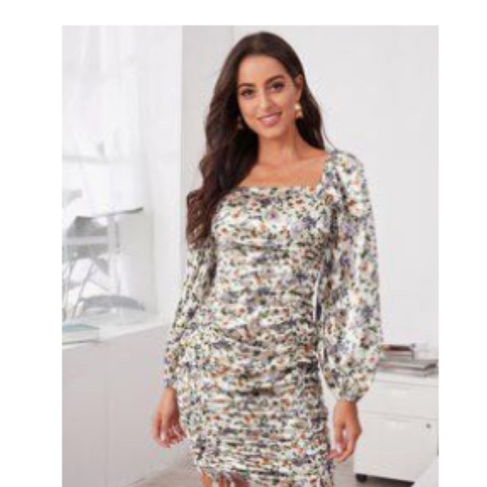 Chic Floral Ruched Dress with Long Sleeves